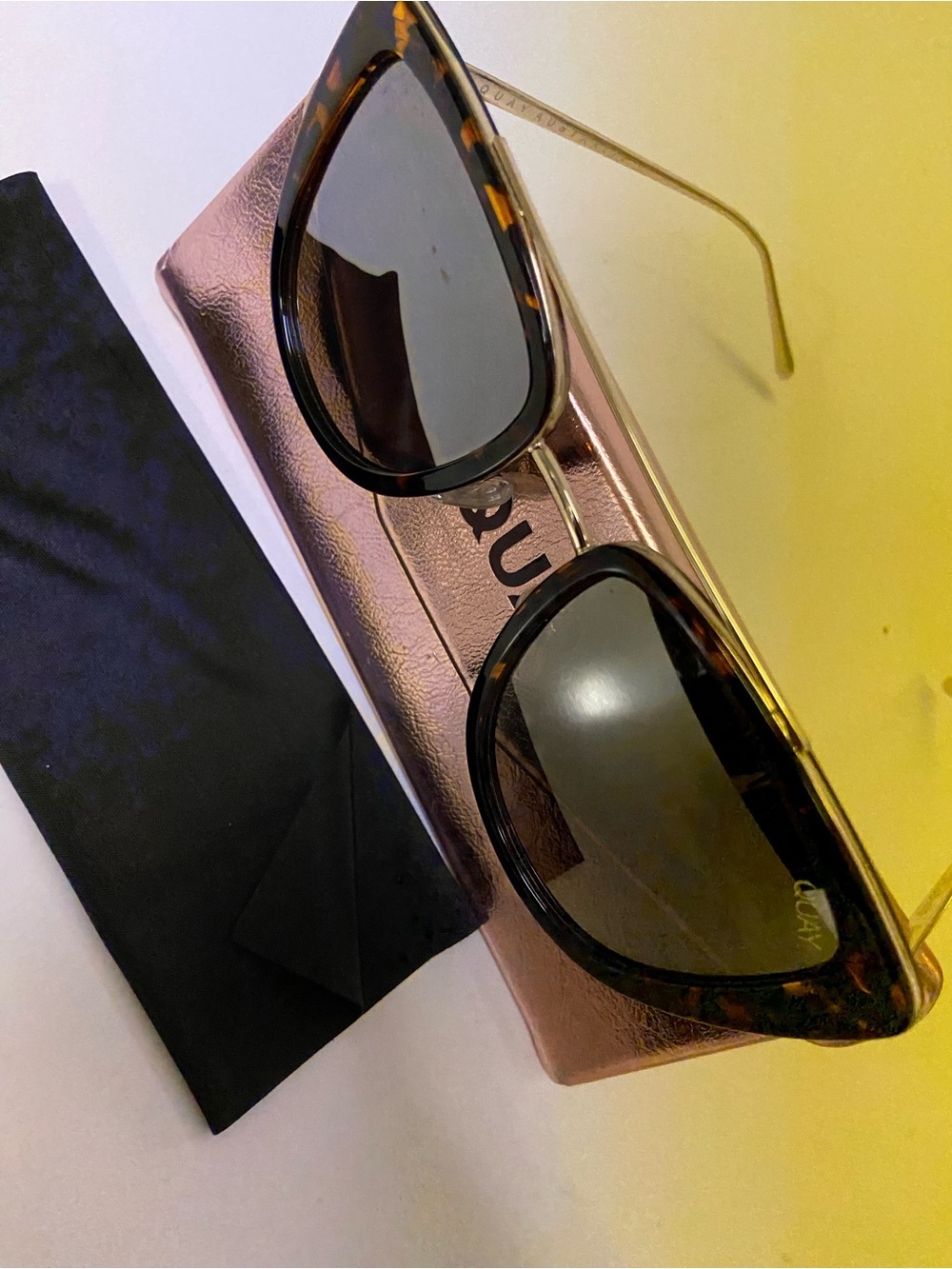 Quay Australia French Kiss Cat Eye Tortoise/Gold - Rare Style With Case